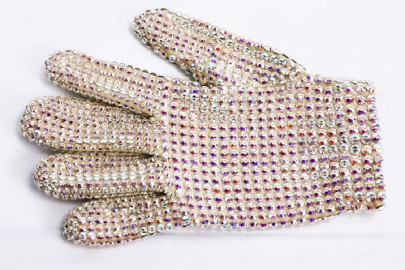 Subastarán desde el guante de Micheal Jackson, hasta los medicamentos de Carrie Fisher