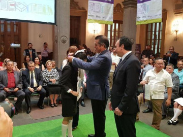 Las mujeres todo guardan, son como unos ratones: El Bronco