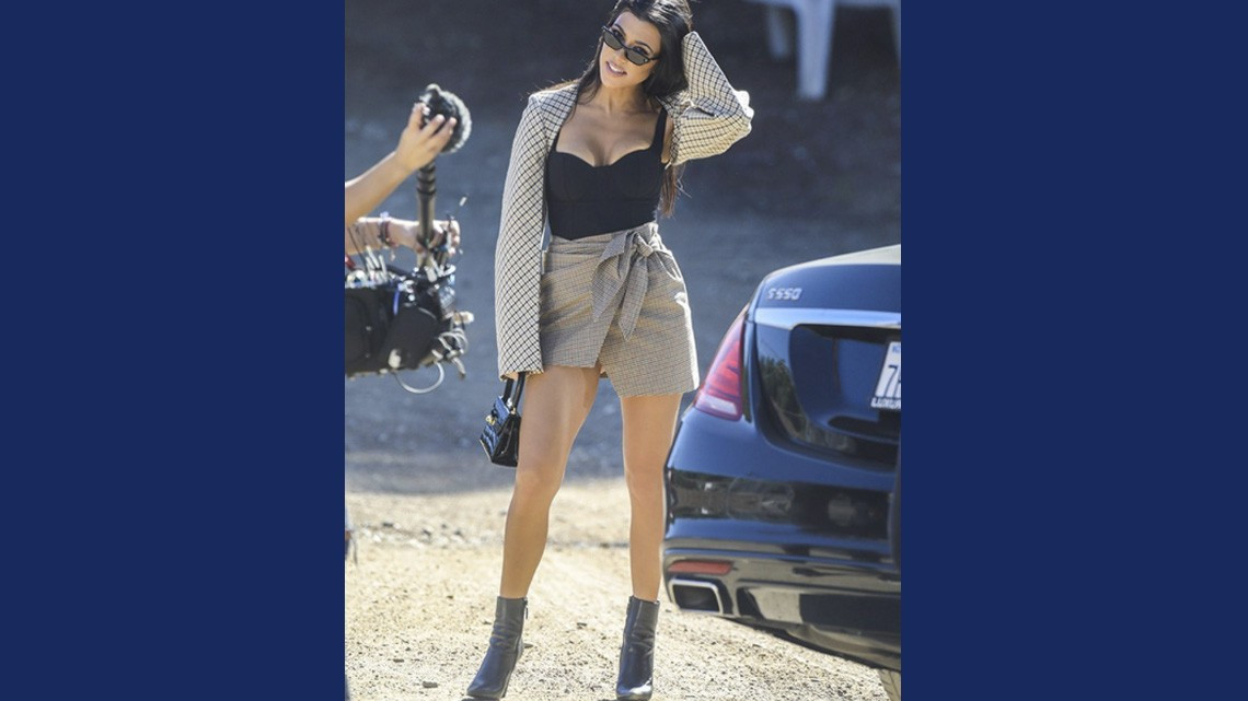 Kourtney Kardashian luce "infartante" en vestido 