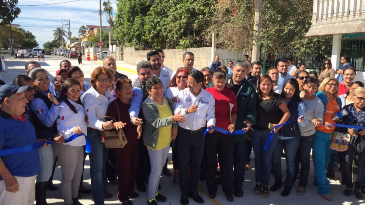 Inauguran calle 20 de la colonia Francisco Villa