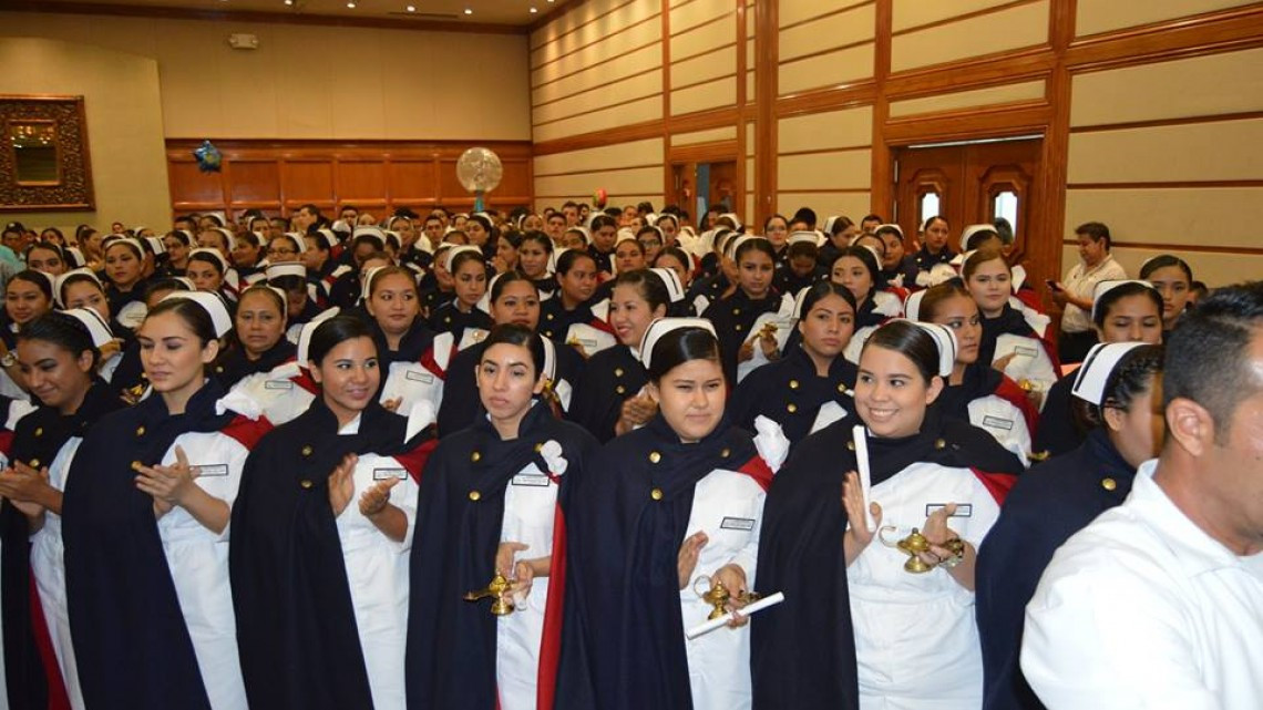 Maki felicita a graduados de escuela de Enfermería Dr. José Ángel Cadena y Cadena