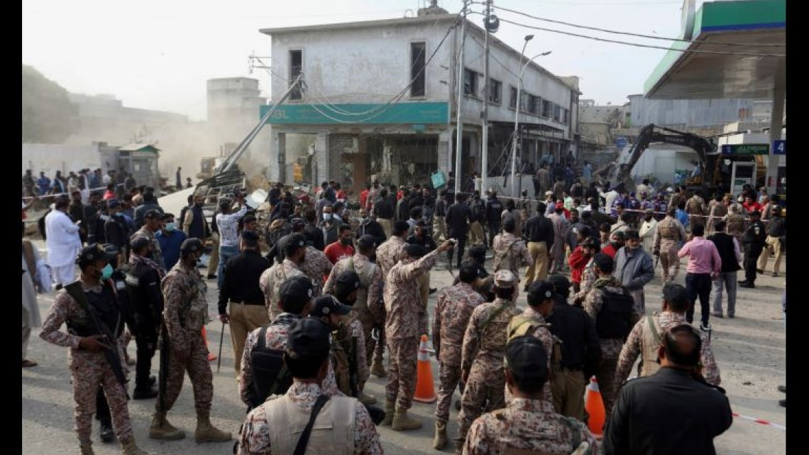 Explosión de gas en alcantarillado deja al menos 12 muertos en Pakistán