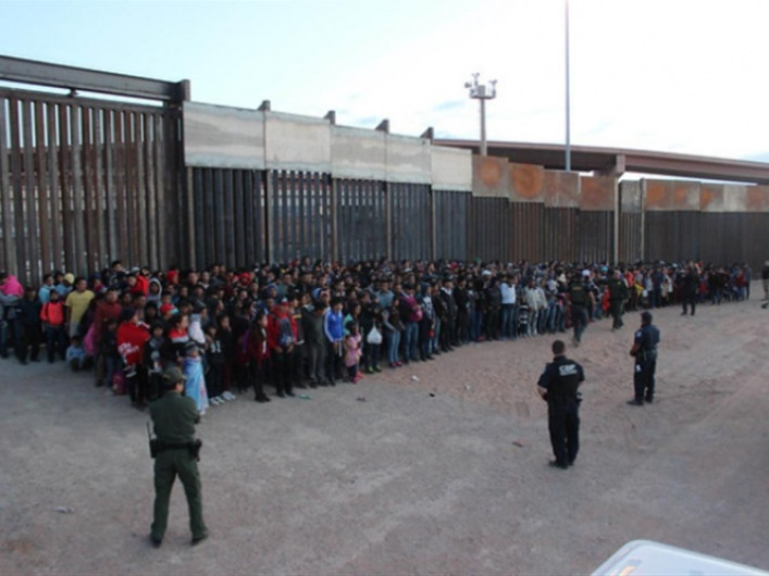 Detienen a grupo de migrantes en El Paso
