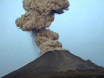 Caída de ceniza tras explosión de Popocatépetl