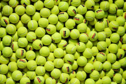 ¿De qué color son las pelotas de tenis?