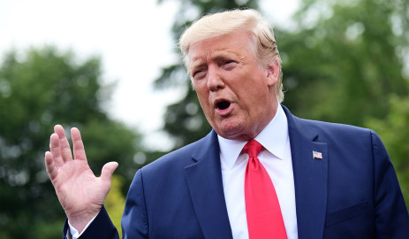 Trump prohíbe entrada a migrantes sin seguro médico