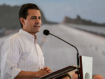 EPN defiende entrega de Orden del Águila Azteca