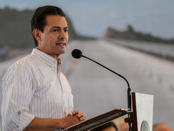 EPN defiende entrega de Orden del Águila Azteca
