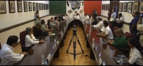 Denuncian al alcalde de Victoria y piden al Congreso su remoción