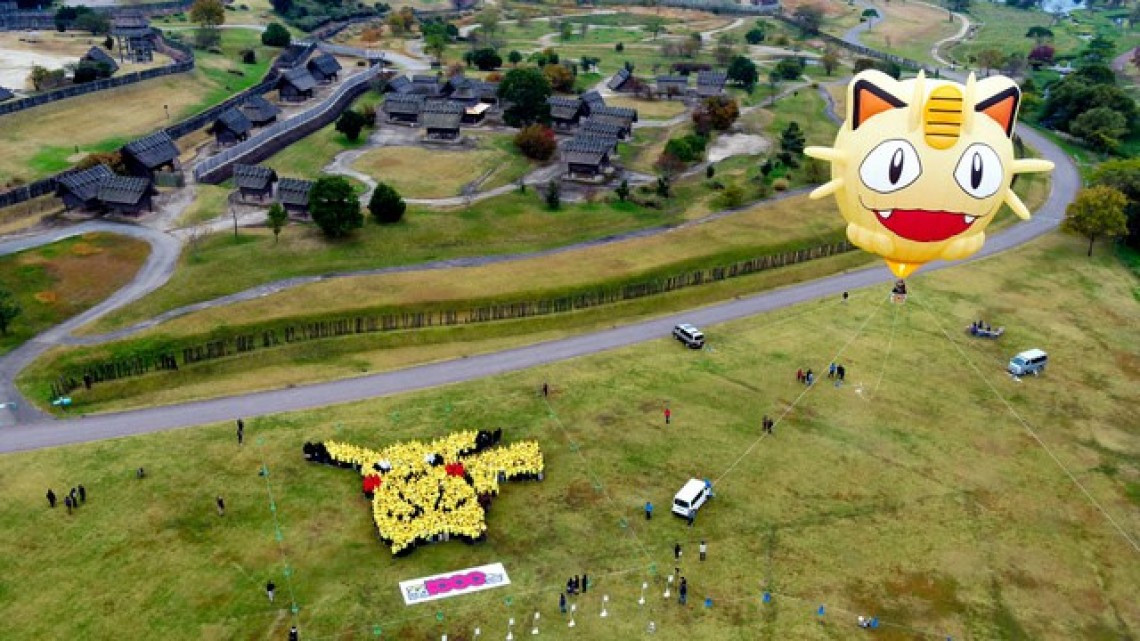 Forman fans Pikachu gigante en Japón