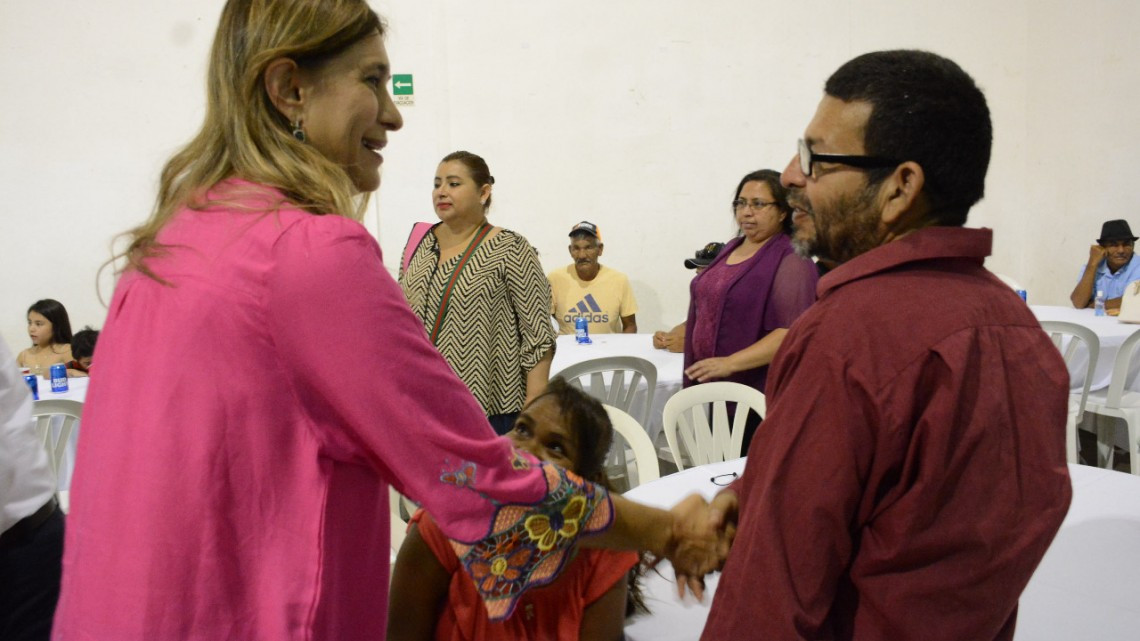 Felicita Maki a barrenderos en su día