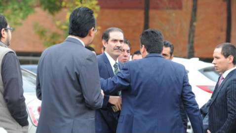 Juez otorga libertad a Padrés por defraudación fiscal