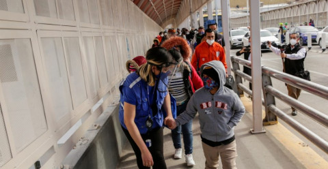 EU busca permitir que familias migrantes separadas en la era Trump, se queden en el país