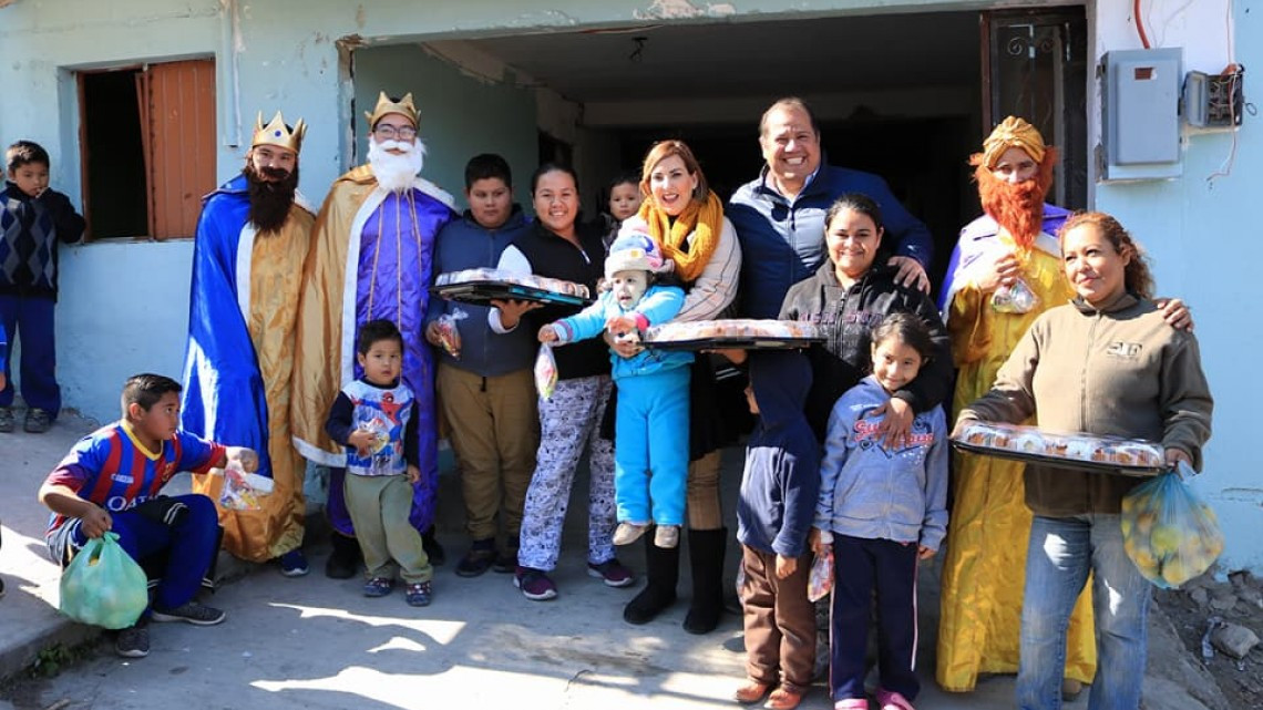 Entrega Ayuntamiento y DIF Victoria roscas y juguetes a familias