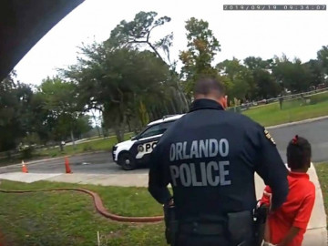 Policías detienen a niña en escuela de Orlando