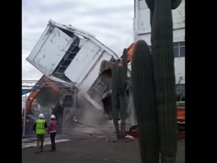 Hombre sale herido tras derrumbe de edificio