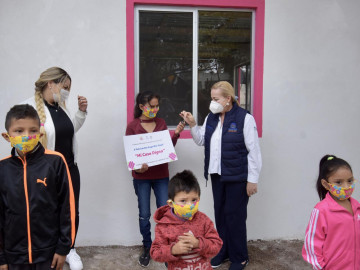 Transforma Alma Laura Amparán condiciones de familia vulnerable