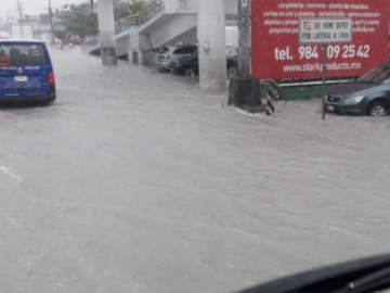 Activan plan DNIII-E en Playa del Carmen por fuertes lluvias