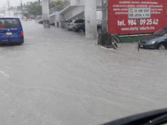 Activan plan DNIII-E en Playa del Carmen por fuertes lluvias