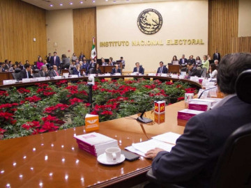 Consejeros del INE reciben aguinaldo por 350 mil pesos