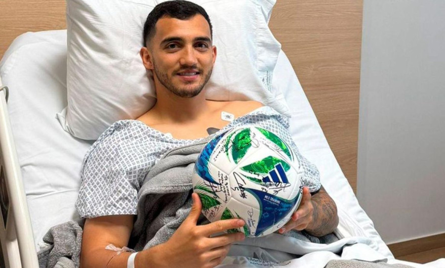 Operan con éxito del ligamento cruzado a Luis Chávez