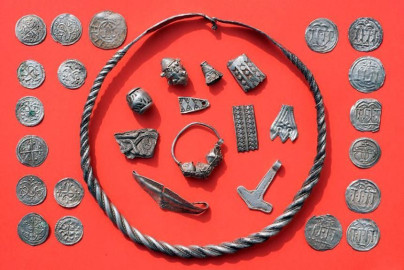 Niño encuentra tesoro de antiguo del rey Harald "Diente azul"