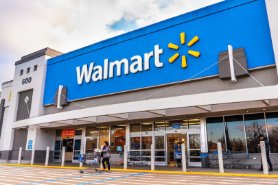 Walmart transformará sus estacionamientos en salas de autocine 