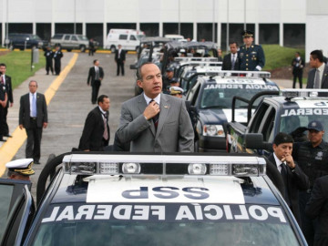 Denuncia Durazo a miembros políticos por corrupción en la PF