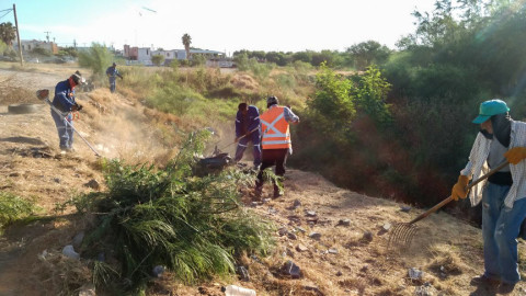 Realizan trabajos de limpieza en arroyo de Colinas del Sur