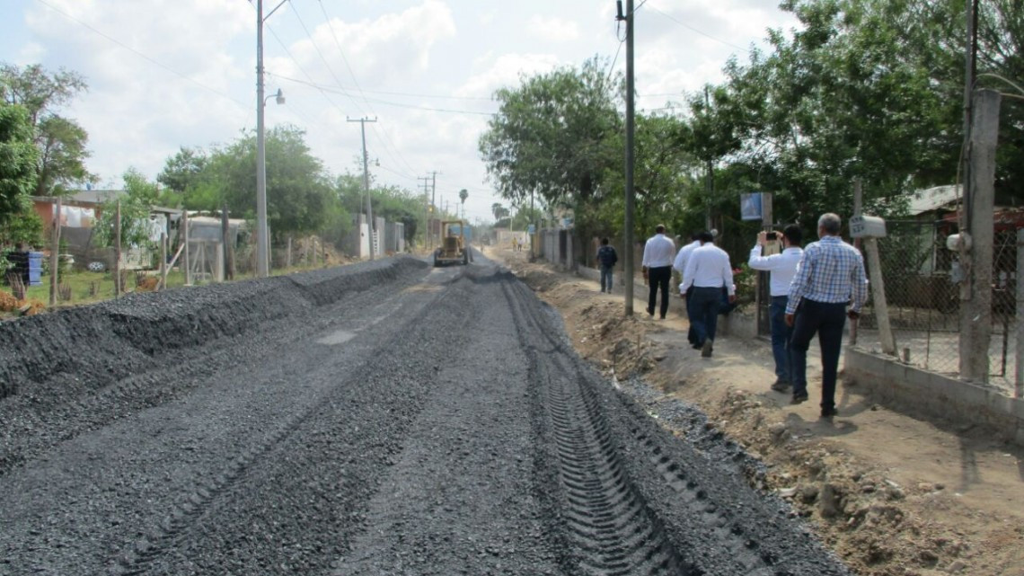 Recorren secretario y regidores obras del Plan Integral de Obra Pública 2017