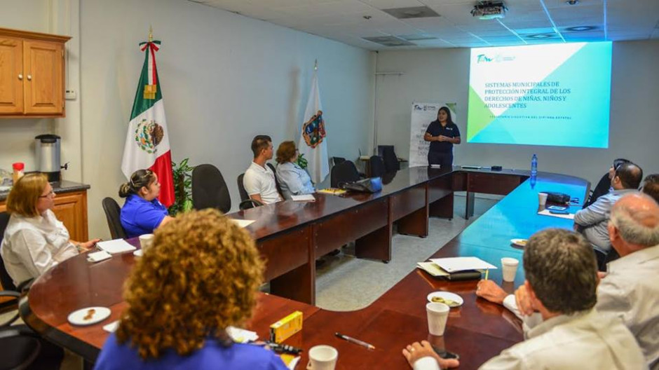 Capacitan a funcionarios municipales sobre derechos de la niñez y la adolescencia 