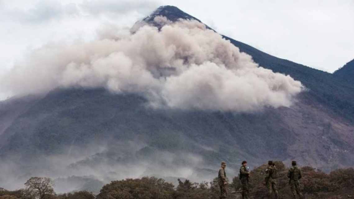 Aumenta a 110 la cifra de muertos en Guatemala por erupción