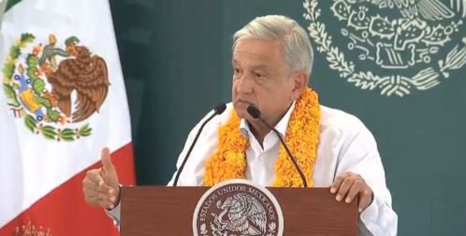 AMLO entrega becas a alumnos en el Estado de México