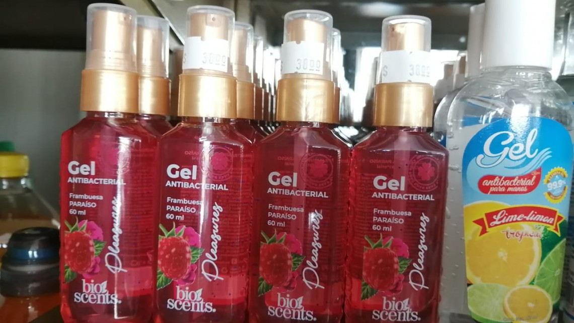 Farmacéuticos no pueden conseguir cubre bocas y gel anti-bacterial