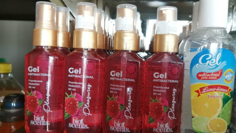 Farmacéuticos no pueden conseguir cubre bocas y gel anti-bacterial