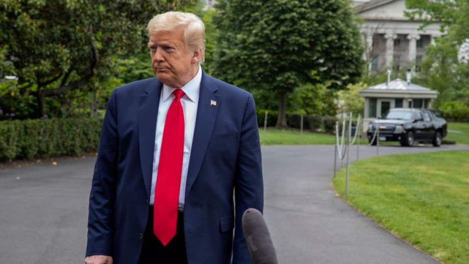 Donald Trump dice que ha estado tomando hidroxicloroquina por más de una semana 