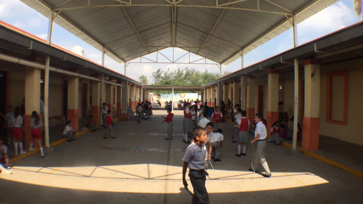 Padres de familia repararán barda de primaria