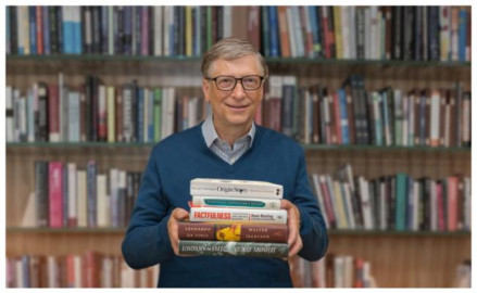 Bill Gates recomienda cinco libros para leer este verano