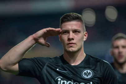 Eintracht Frankfurt hace oficial la compra de Luka Jovic