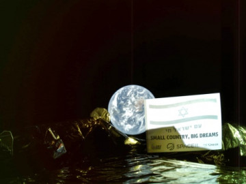 Nave espacial israelí tomo fotografía con la Tierra al fondo