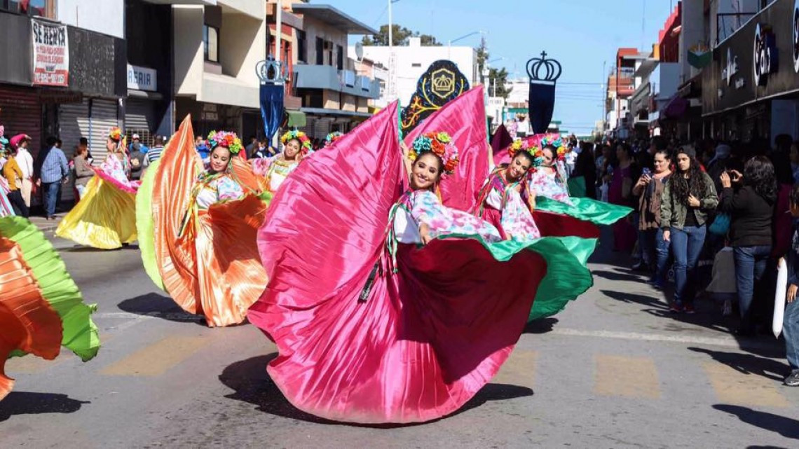 Gran ambiente en el desfile de la Revolución Mexicana 