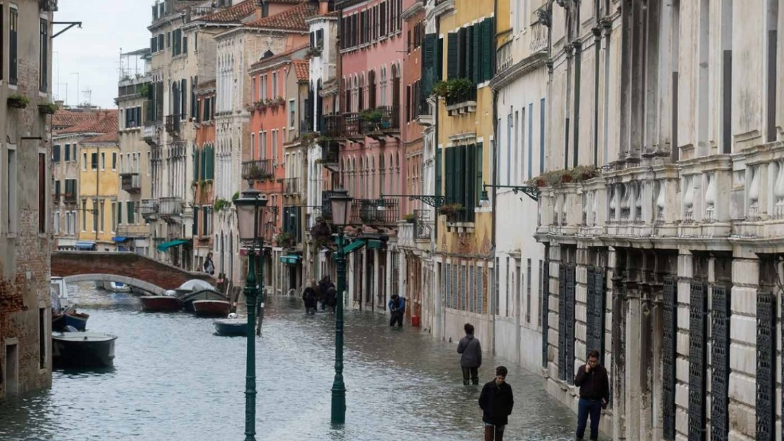 Marea alta se regula en Venecia
