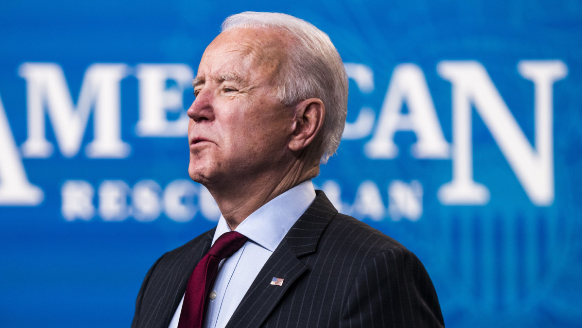 Es un pensamiento neandertal el relajar uso de cubrebocas: Joe Biden