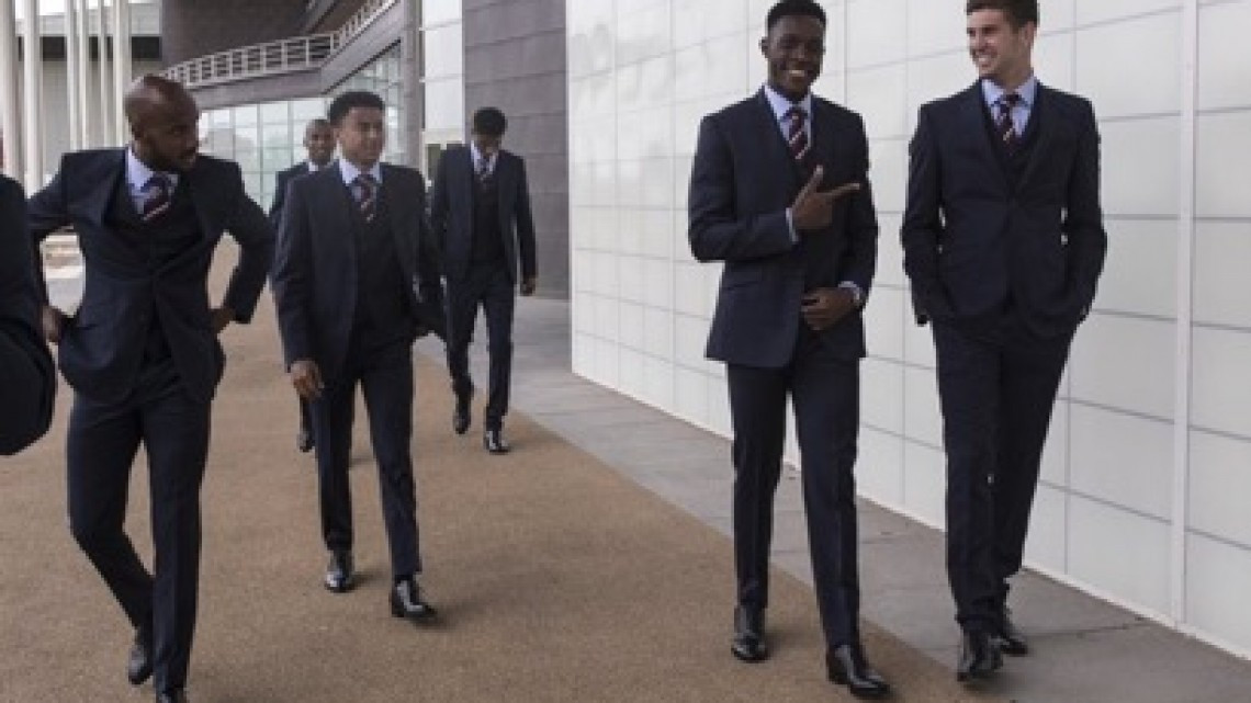 Equipo de Inglaterra viaja a Rusia liderado por su capitán Harry Kane