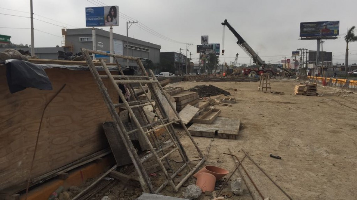 Avanzan obras de construcción de puentes vehiculares