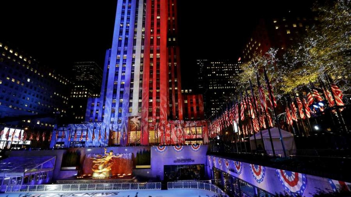 ¡Llegó la navidad! Encienden luces del tradicional árbol del Rockefeller