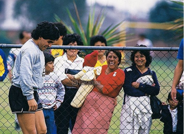 Maradona feliz por llegar a México con Dorados