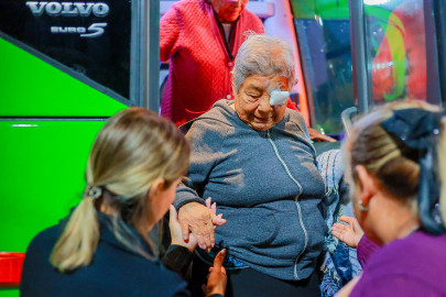 Alcalde Carlos Peña Ortiz mejora la vista de 300 personas gracias a la campaña de cirugías de cataratas 2025