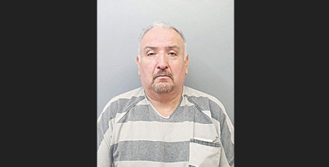 Graba indecentemente a una mujer en negocio