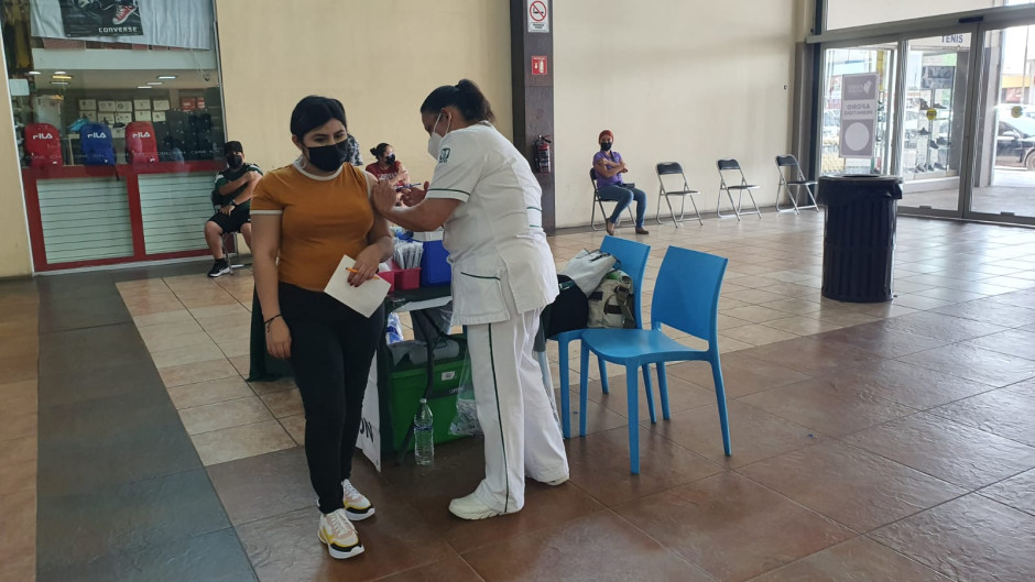 IMSS e ISSSTE inician jornada de vacunación contra el COVID-19 